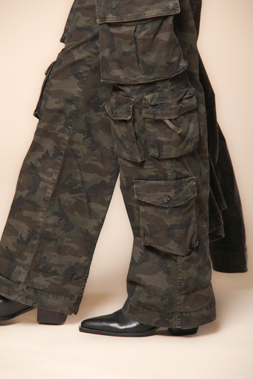 New Hunter women's cargo pants in satin with camouflage print straight fit  ①