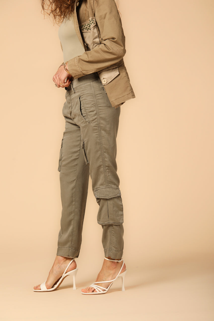 immagine 3 di pantalone cargo donna modello Asia Snake in verde militare relaxed fit di Mason's