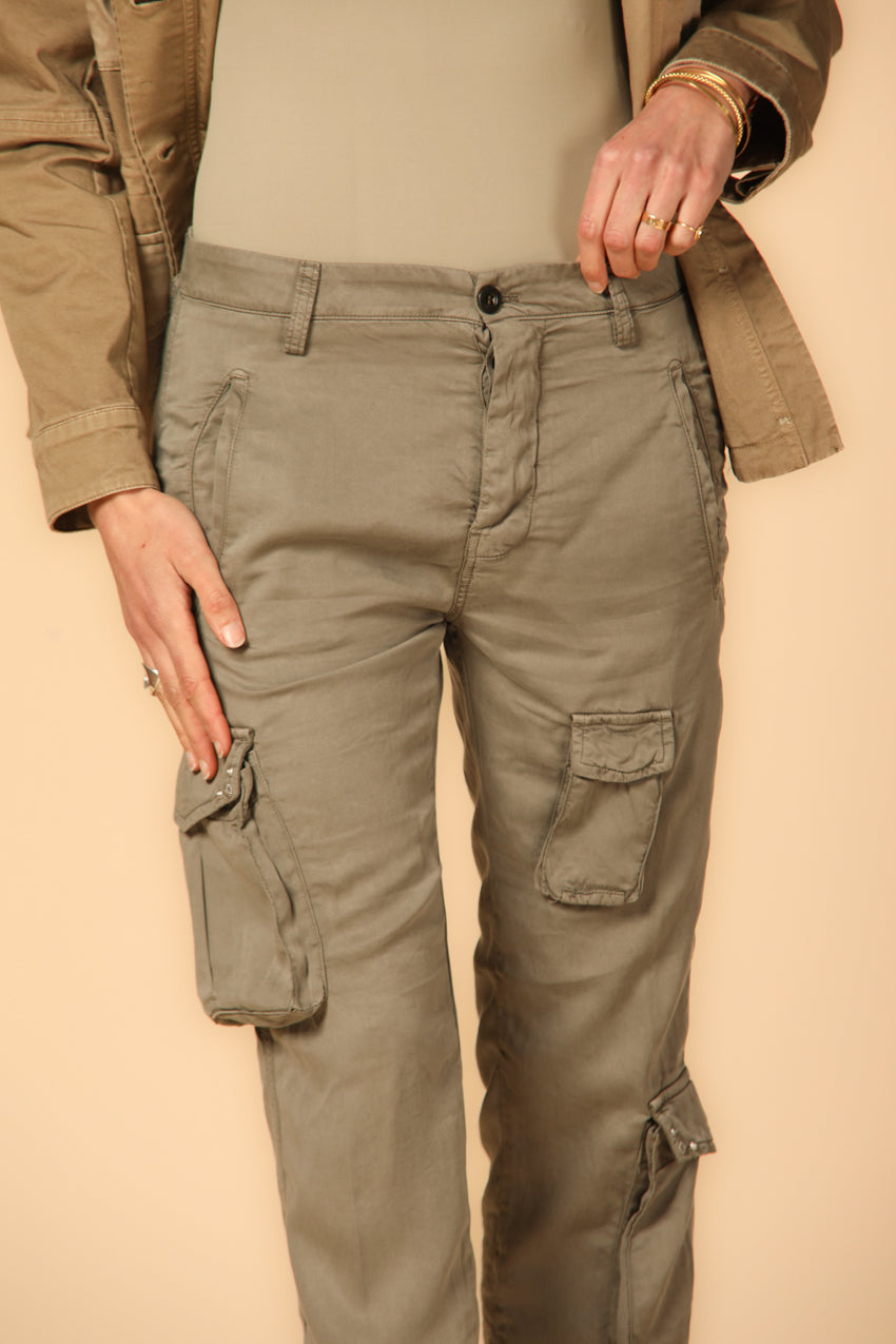 immagine 2 di pantalone cargo donna modello Asia Snake in verde militare relaxed fit di Mason's