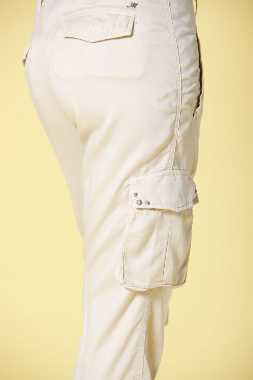 immagine 2 di pantalone cargo donna in tencel con borchie modello asia snake colore stucco relaxed fit di mason's