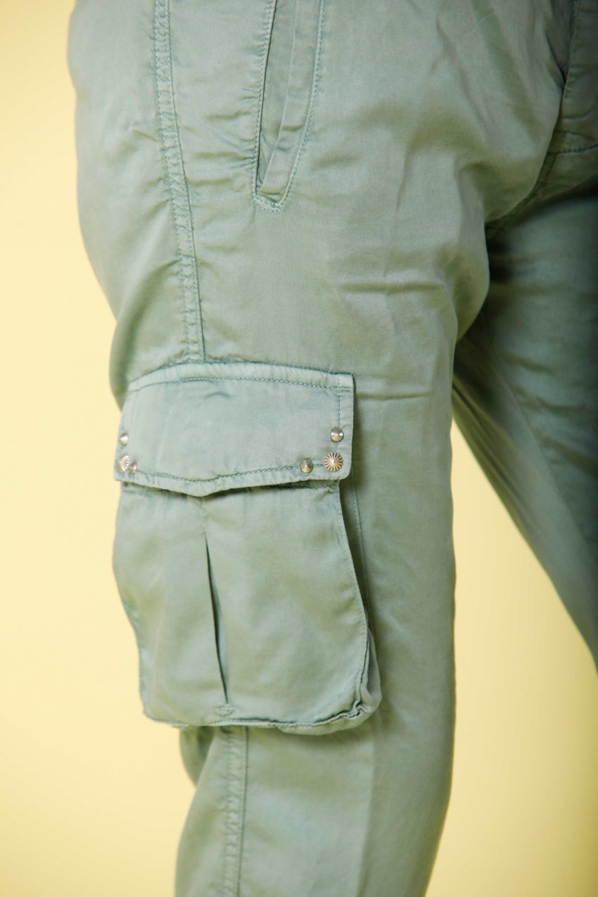 immagine 2 di pantalone cargo donna in tencel con borchie modello asia snake colore verde menta relaxed fit di mason's