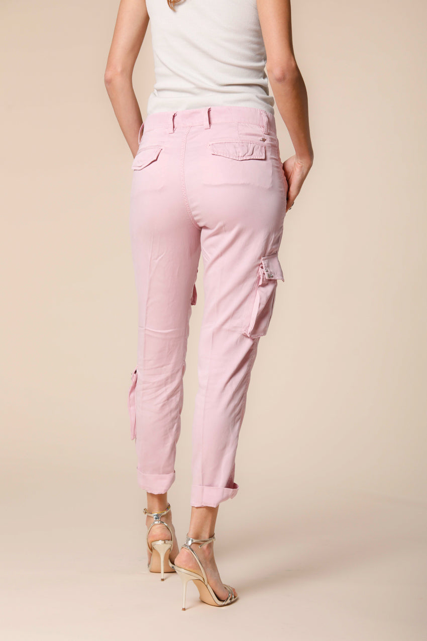 immagine 4 di pantalone cargo donna in tencel con borchie modello asia snake colore lilla relaxed fit di mason's