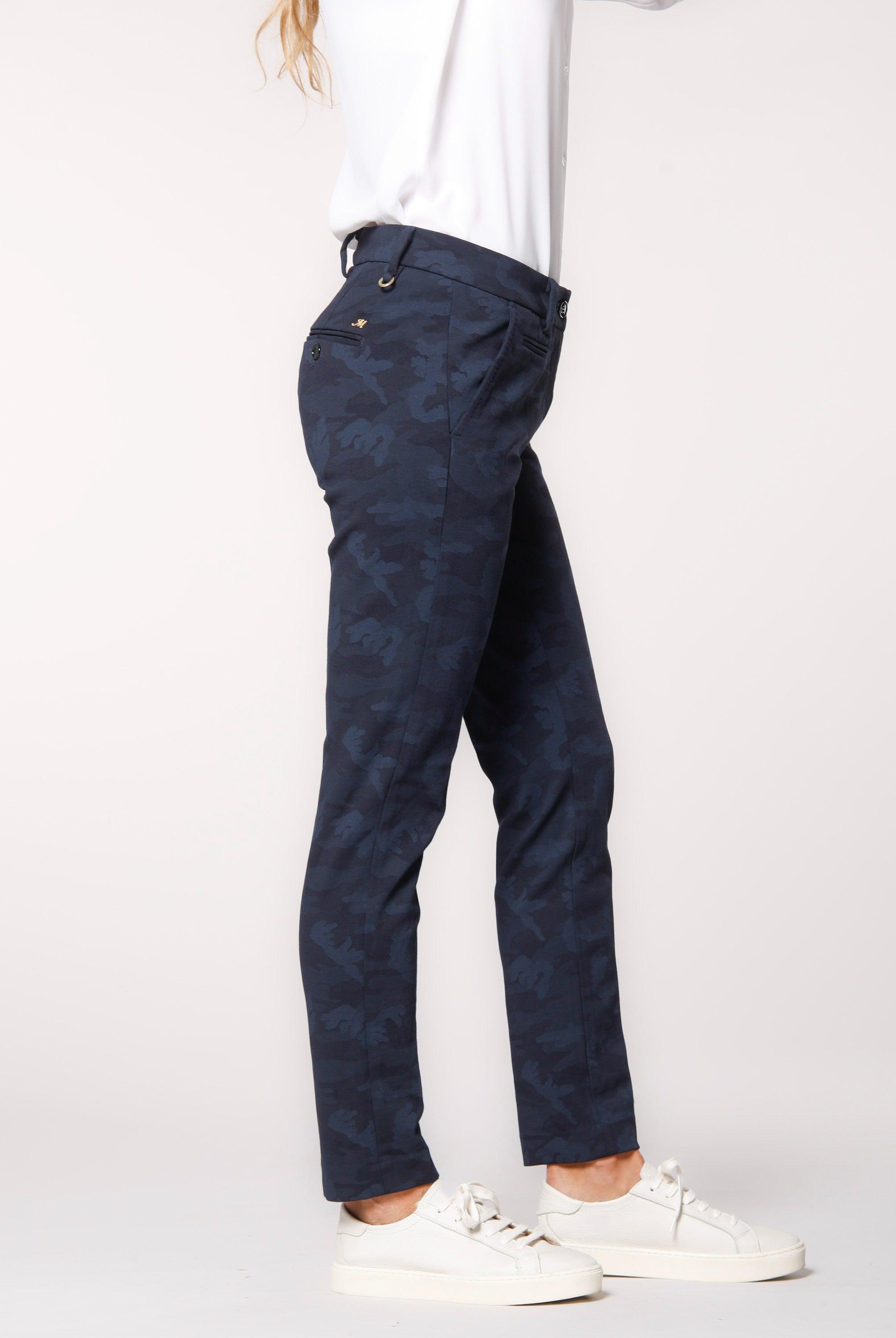 immagine 6 di pantalone chino donna in jersey con pattern camouflage colore blu  modello New York Slim di Mason's