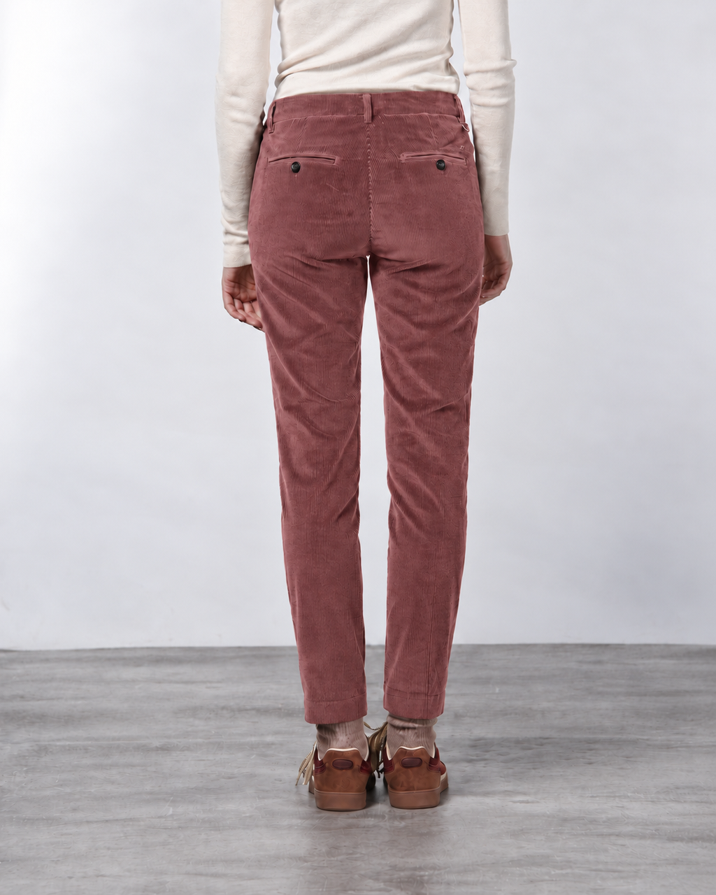 New York Slim pantalón chino de mujer en terciopelo de pana ancha slim fit ①