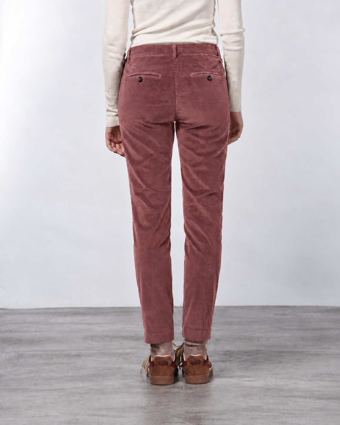 New York Slim pantalón chino de mujer en terciopelo de pana ancha slim fit ①