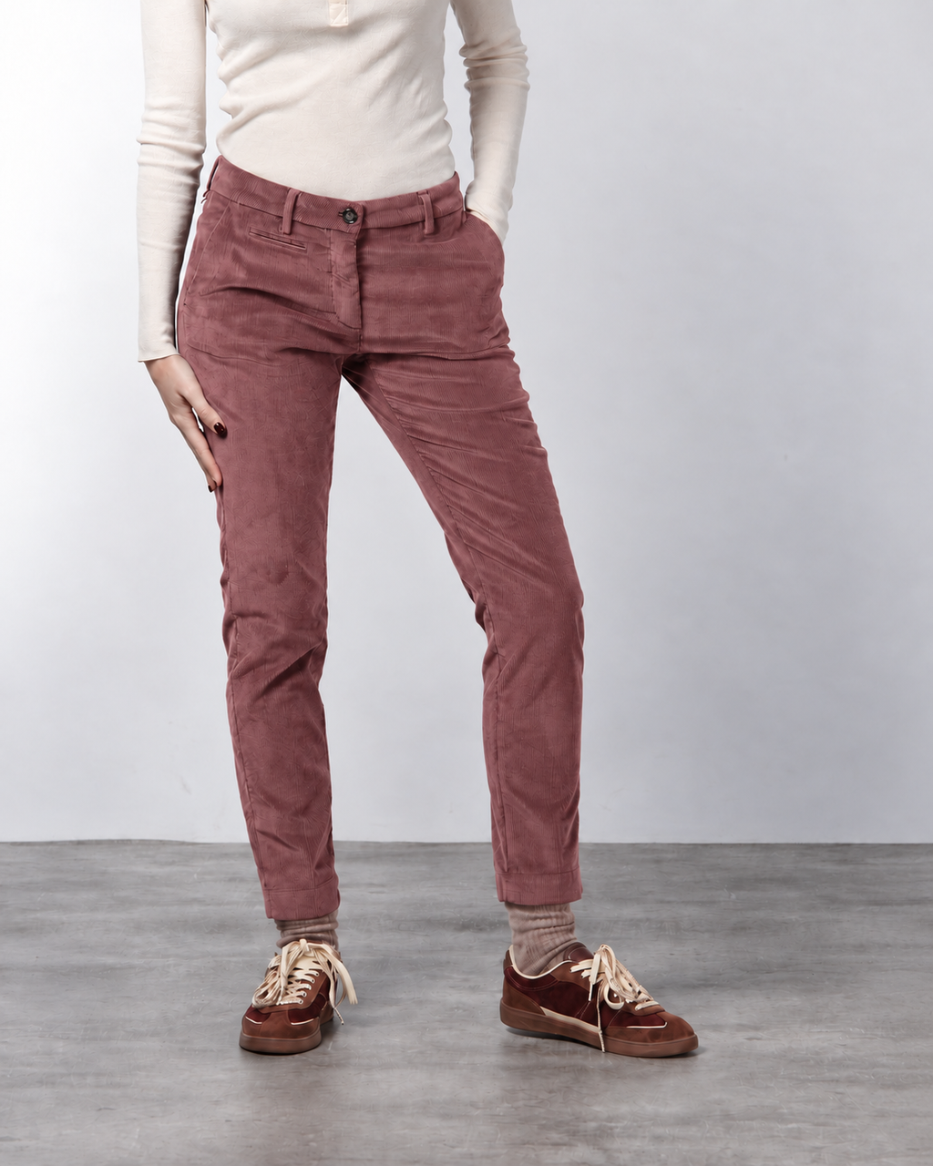 New York Slim pantalón chino de mujer en terciopelo de pana ancha slim fit ①