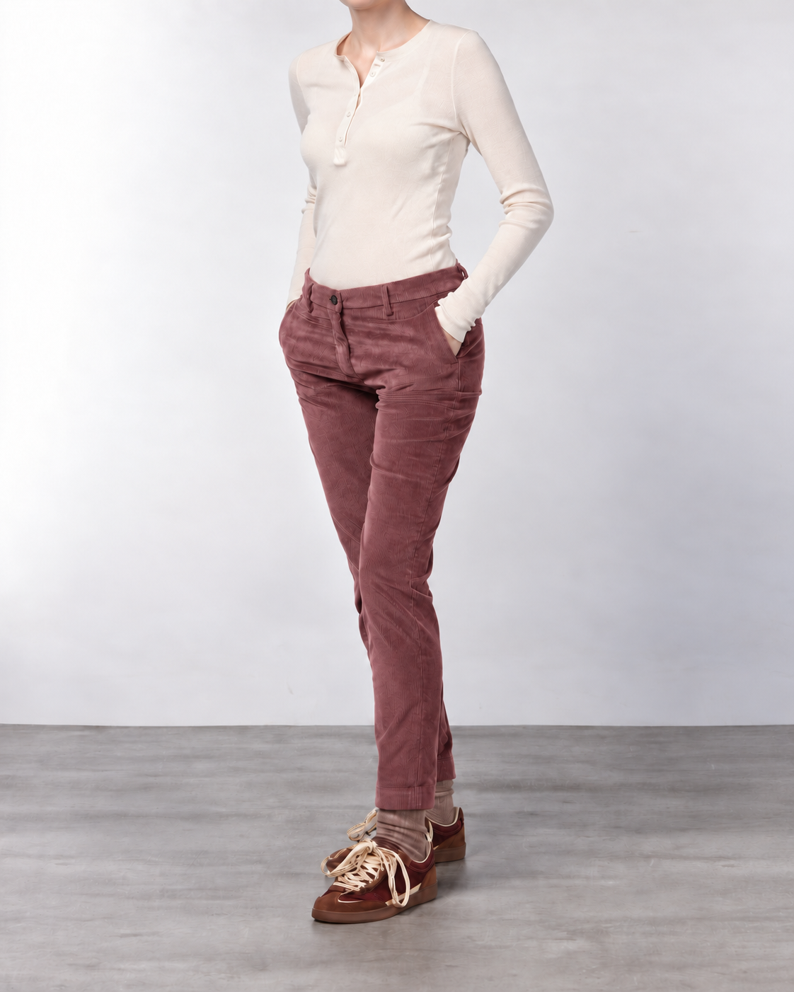 New York Slim pantalón chino de mujer en terciopelo de pana ancha slim fit ①