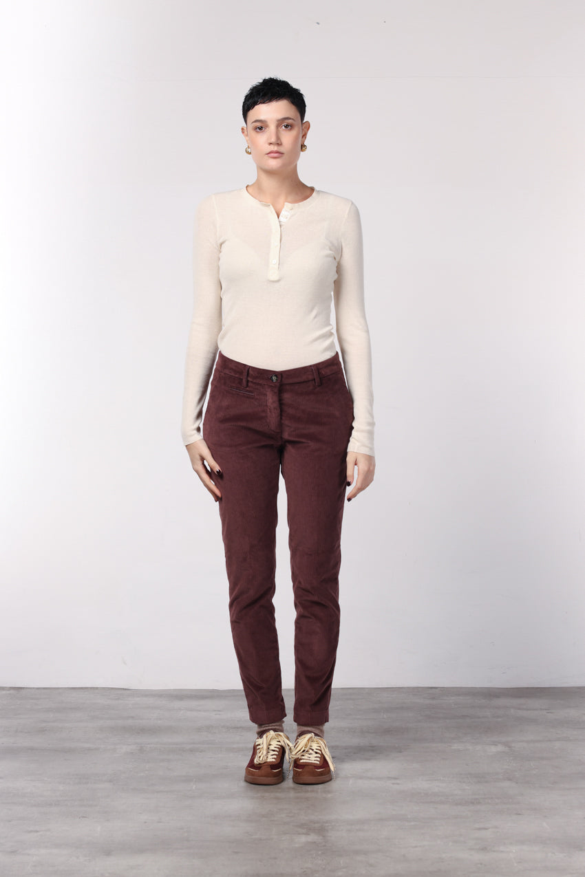 New York Slim pantalon chino femme en velours à grosses côtes slim fit ①