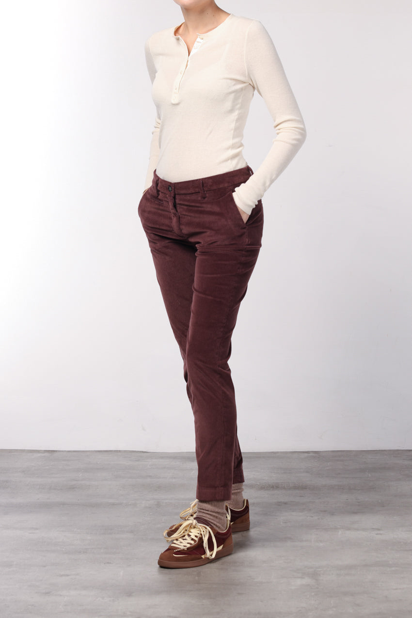 New York Slim pantalon chino femme en velours à grosses côtes slim fit ①