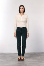 New York Slim Chinohose für Damen aus breit geripptem Samt mit slim fit ①