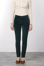 New York Slim Chinohose für Damen aus breit geripptem Samt mit slim fit ①