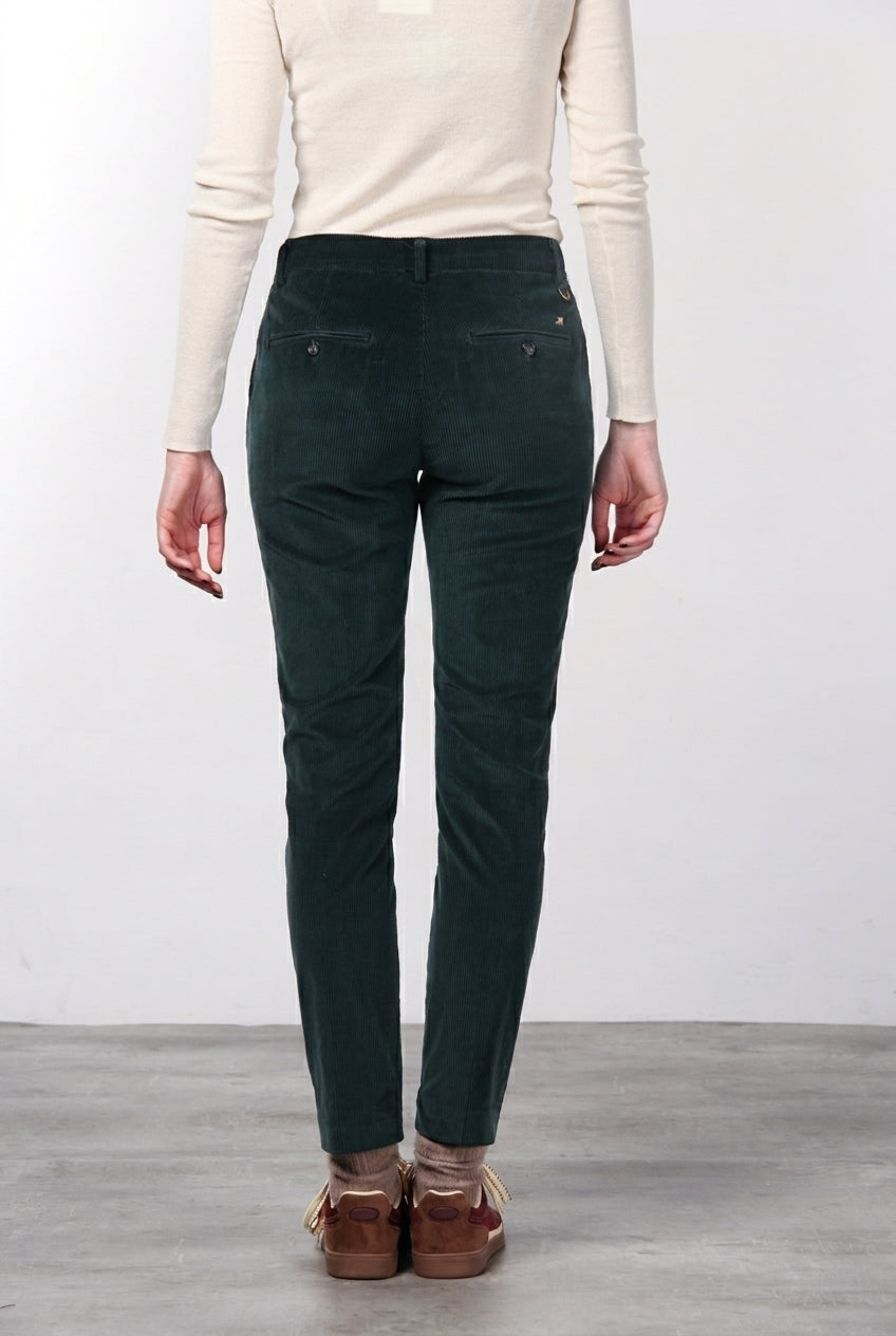 New York Slim Chinohose für Damen aus breit geripptem Samt mit slim fit ①