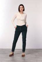 New York Slim Chinohose für Damen aus breit geripptem Samt mit slim fit ①