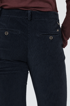 New York Slim pantalón chino de mujer en pana de canalé ancho, slim fit ①