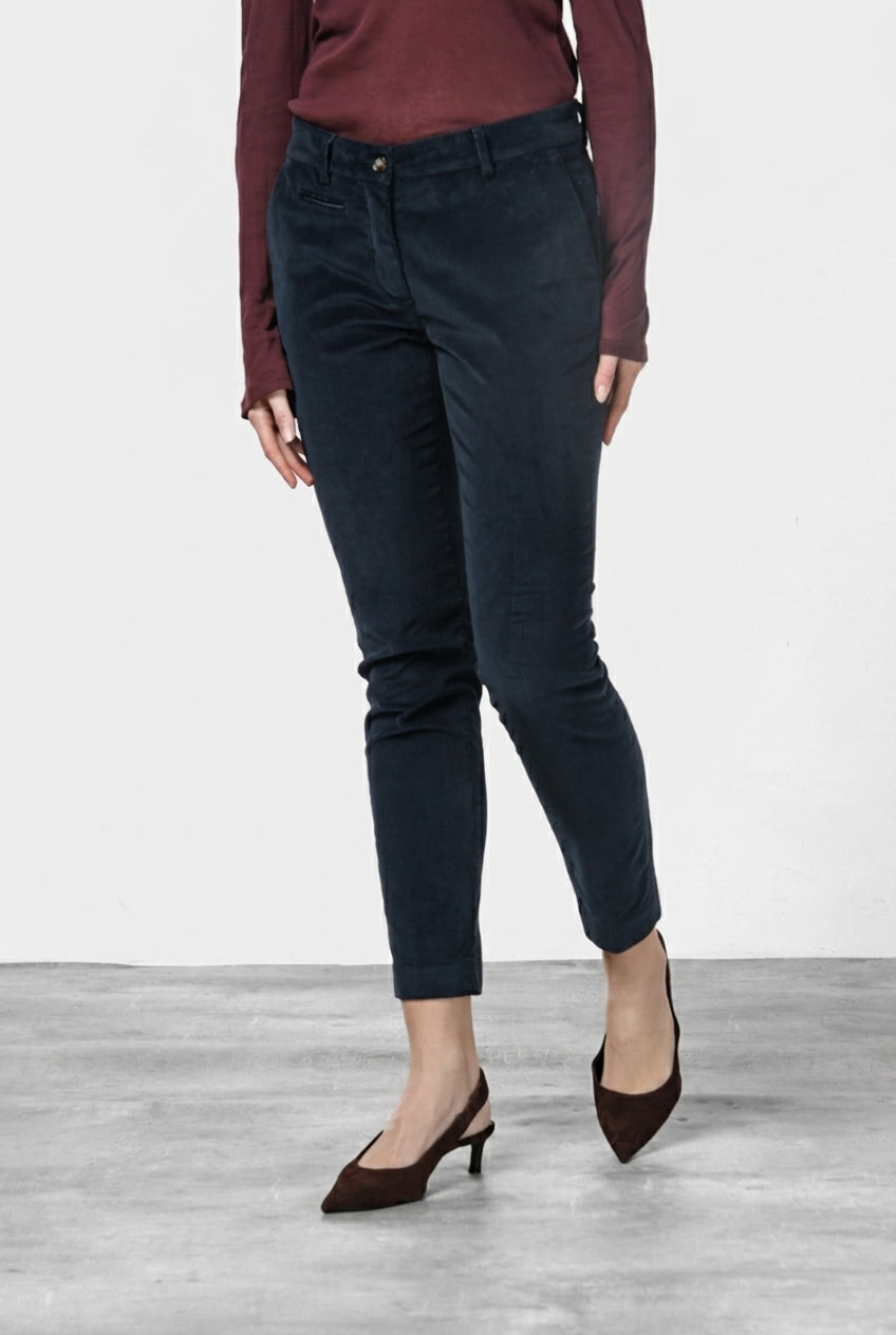 New York Slim Damen-Chinohose aus Breitcord, Slim Fit ①