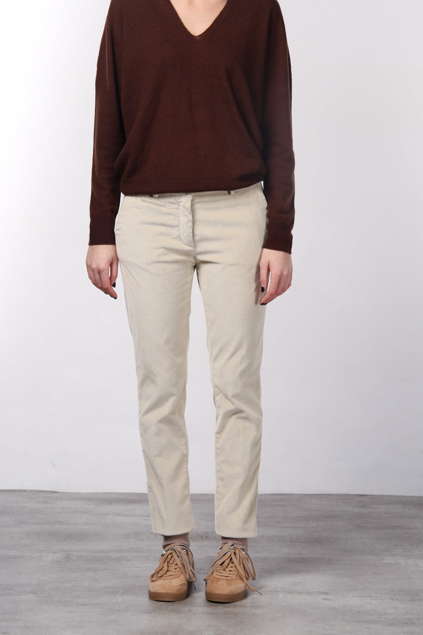 New York Slim pantalón chino de mujer en terciopelo de pana ancha slim fit ①
