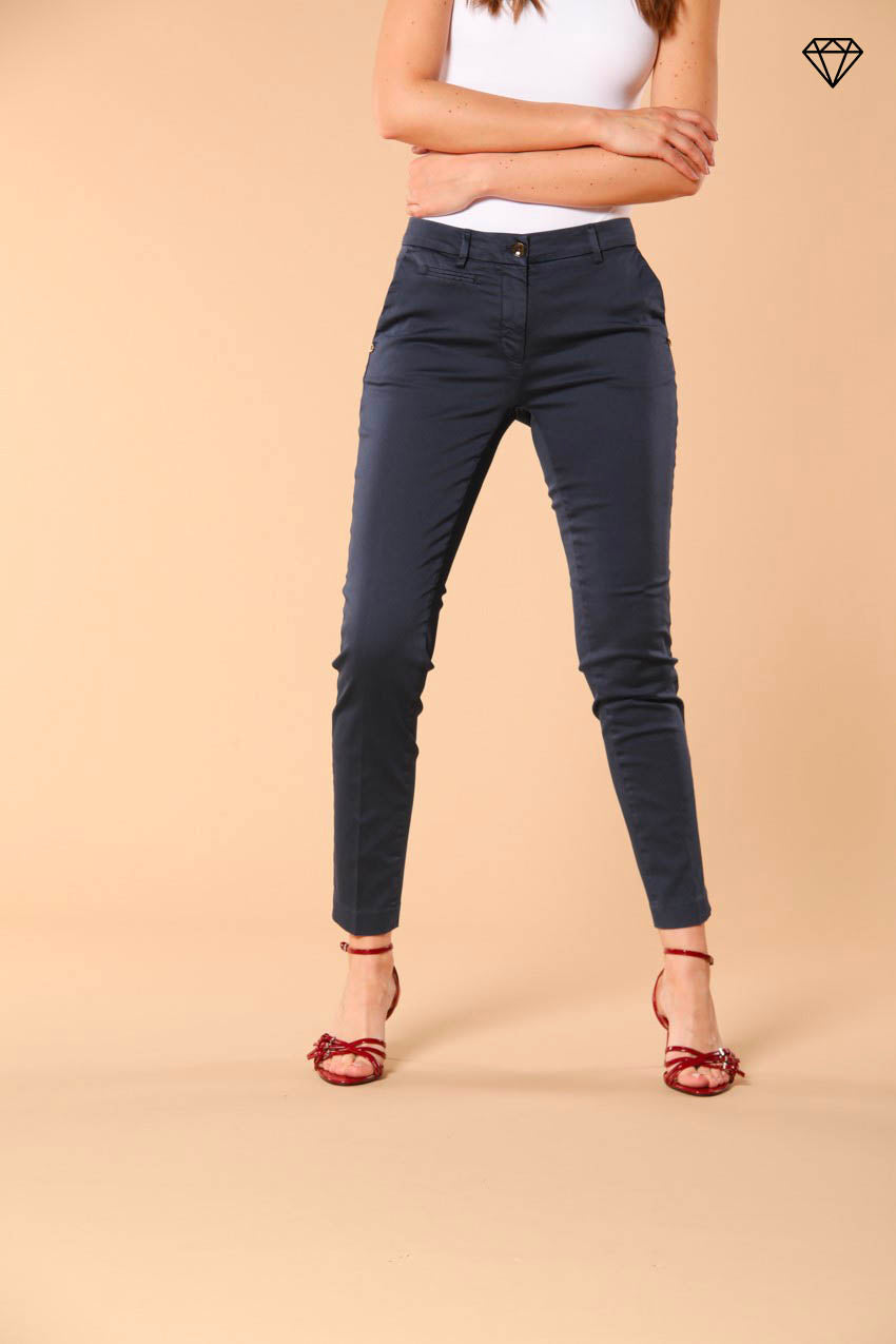 Immagine 1 di pantalone chino donna in raso stretch modello New York Slim slim fit 