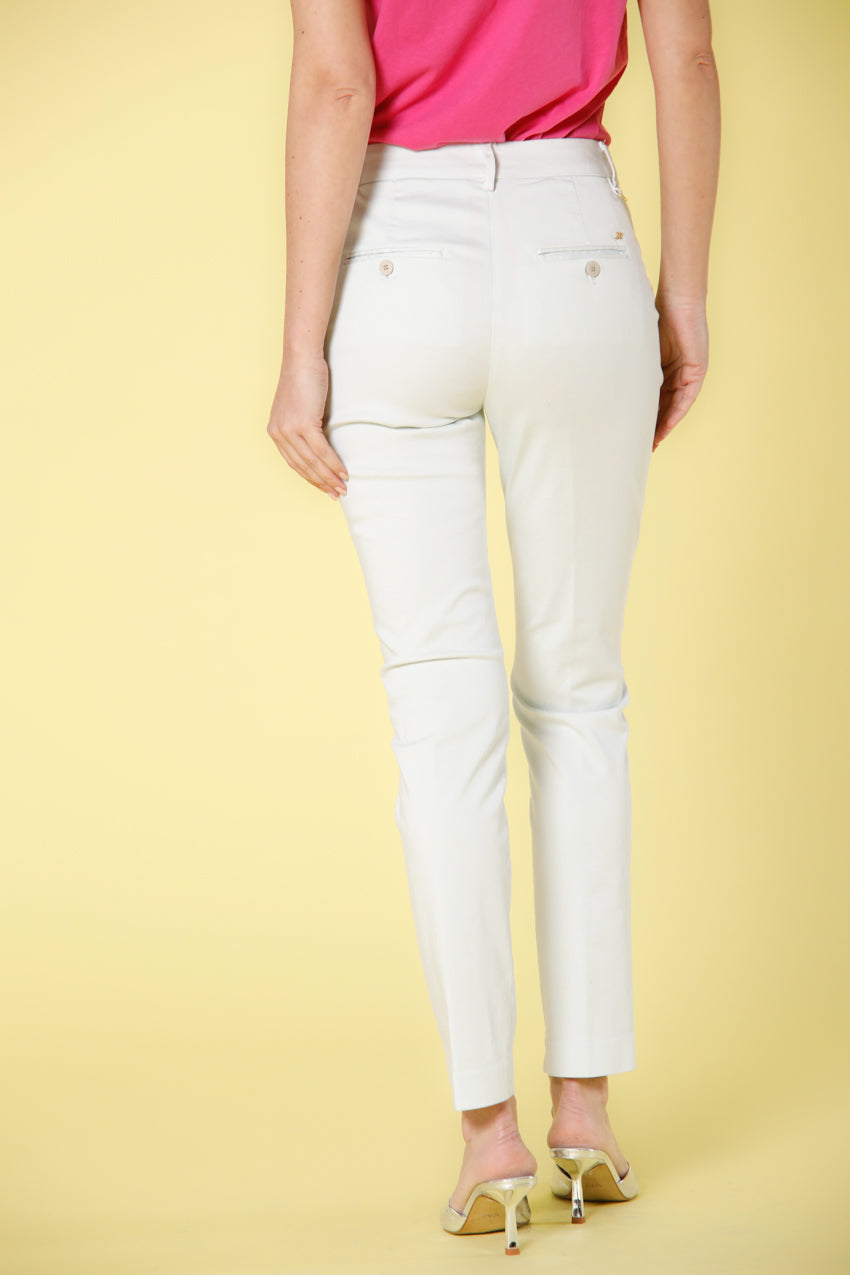 immagine 5 di pantalone chino donna in raso stretch modello new york slim colore verde chiaro  slim fit di Mason's