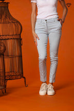 Immagine 1 di pantalone chino donna in raso stretch modello New York Slim slim fit 