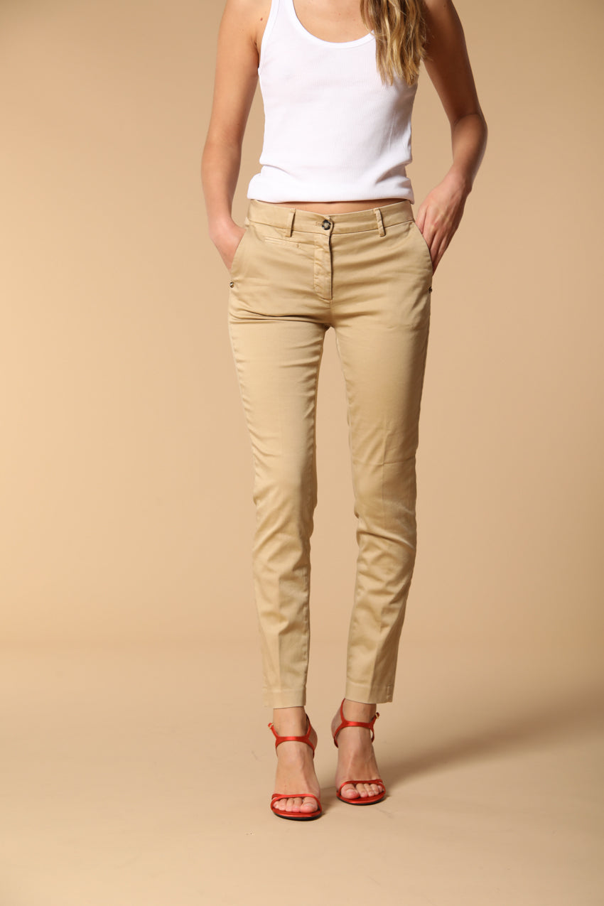 New York Slim pantalón chino mujer en satén elástico slim fit ①