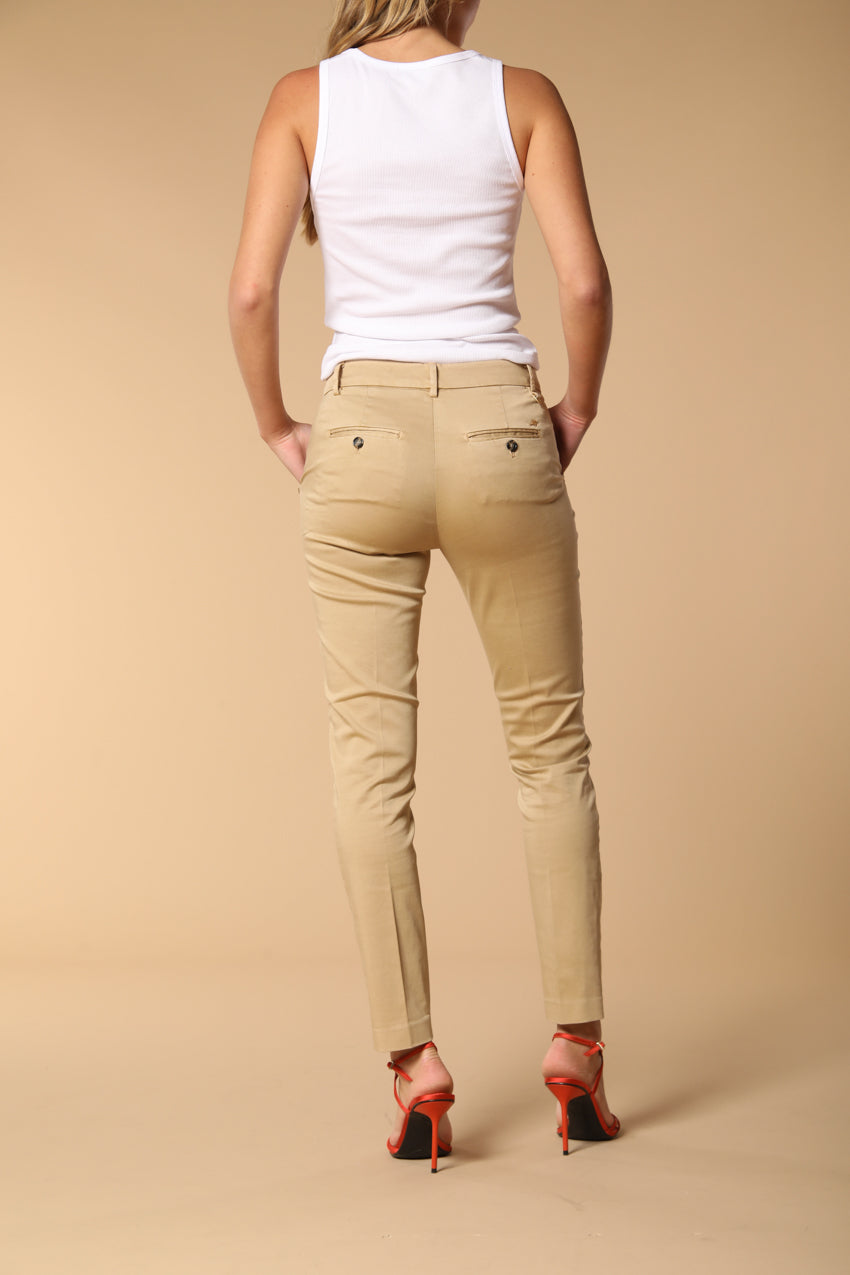 New York Slim pantalón chino mujer en satén elástico slim fit ①