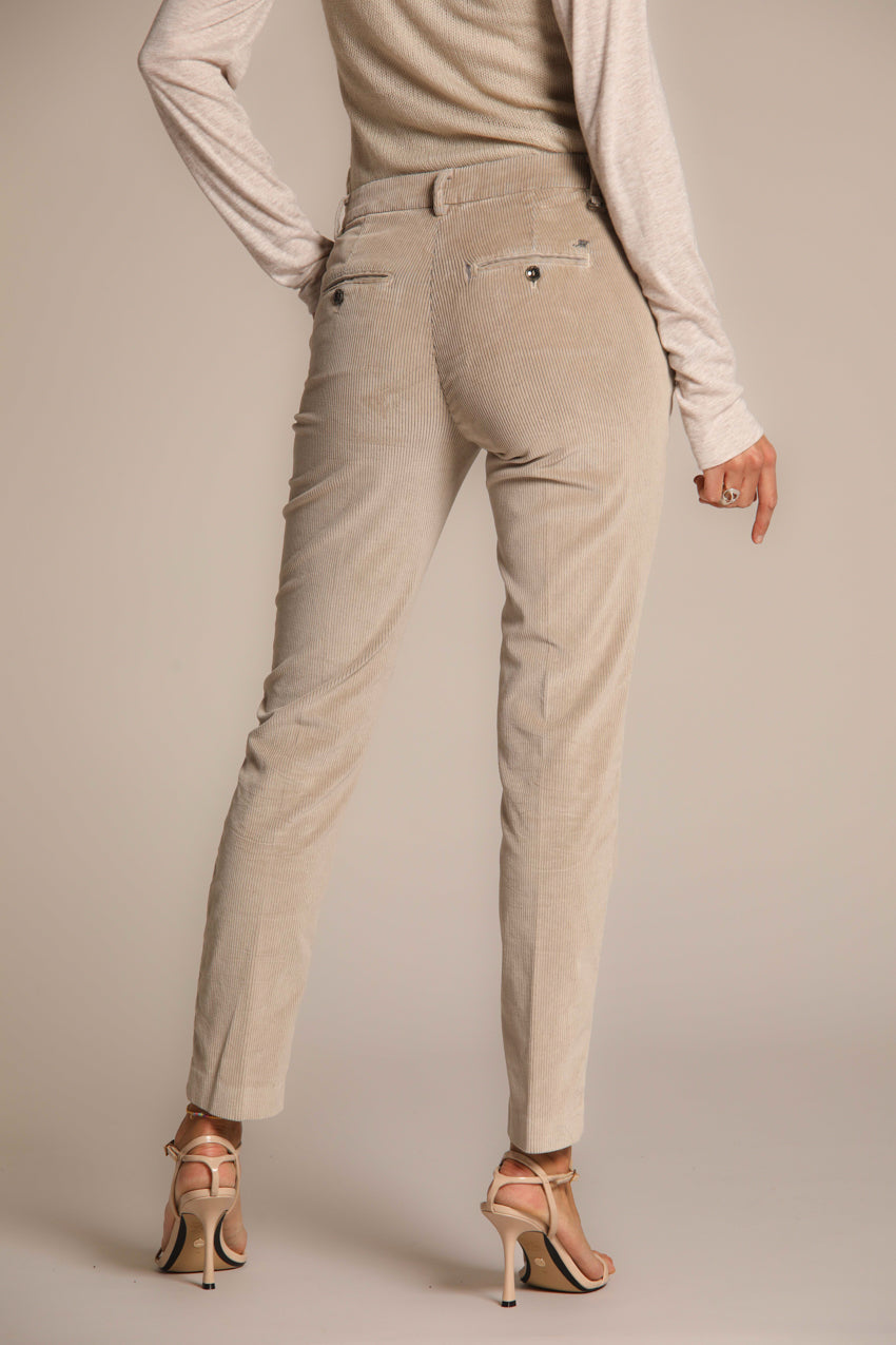 New York pantalon chino femme en velours côtelé coupe slim