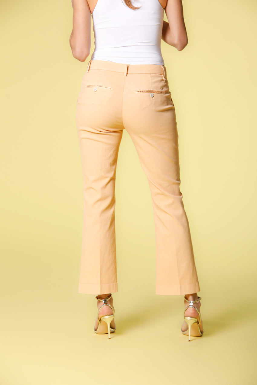 image 3 de pantalon chino femme en piquet  modèle new york trumpet en abricot de mason's