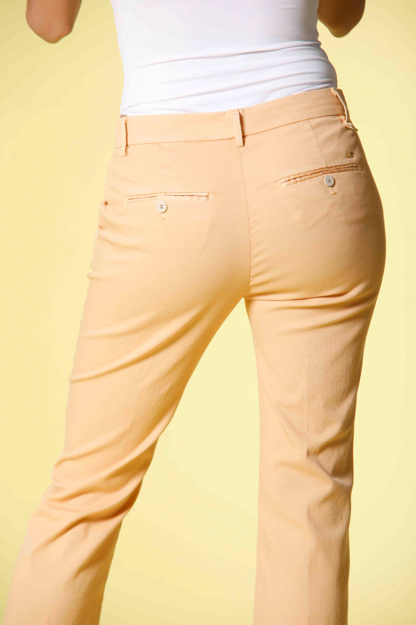 Immagine 4 di pantalone chino donna in piquet di cotone e tencel color albicocca modello New York Trumpet di Mason's