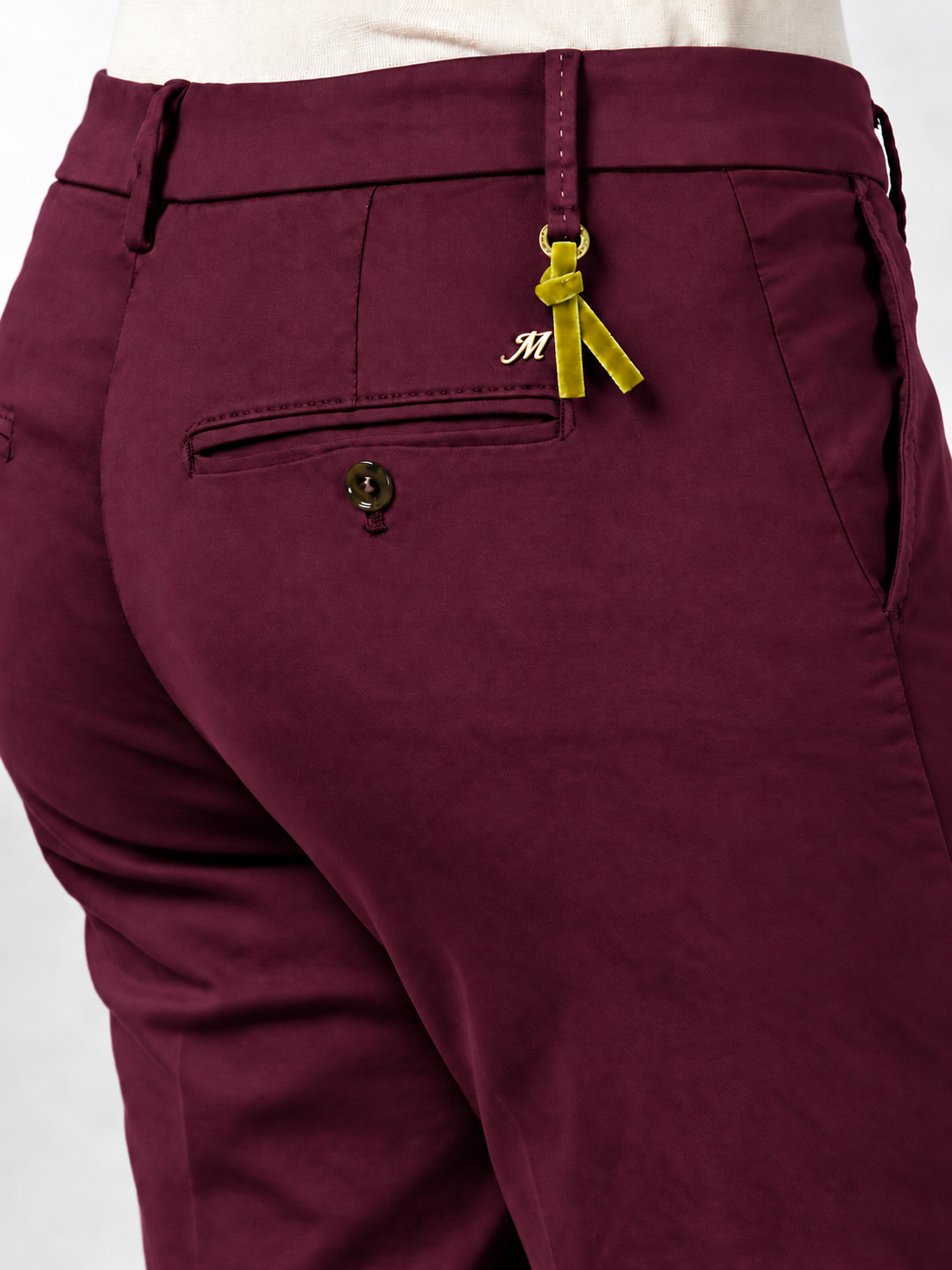 New York Slim women’s chino pants in satin with slim fit ①
