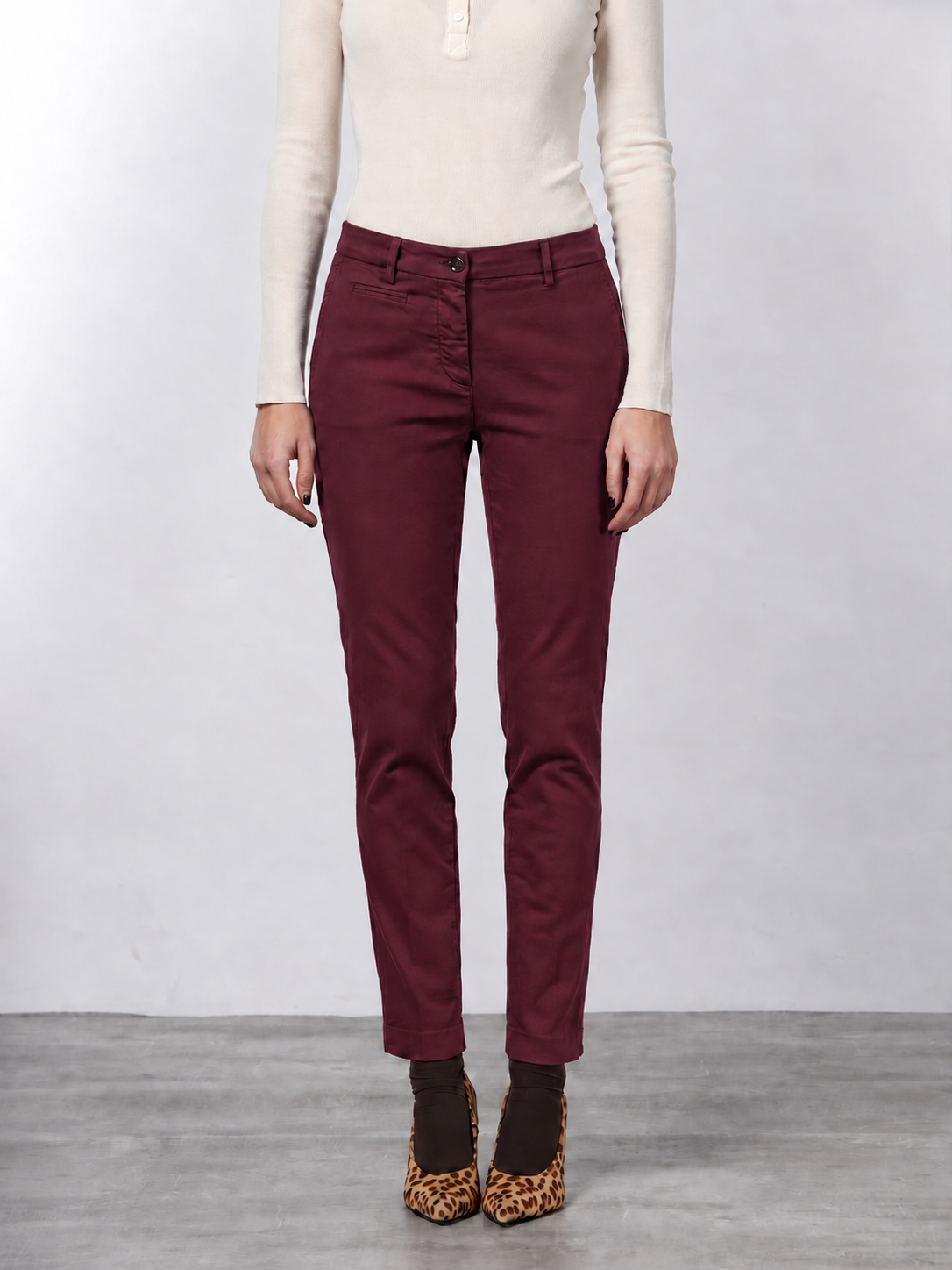 New York Slim women’s chino pants in satin with slim fit ①
