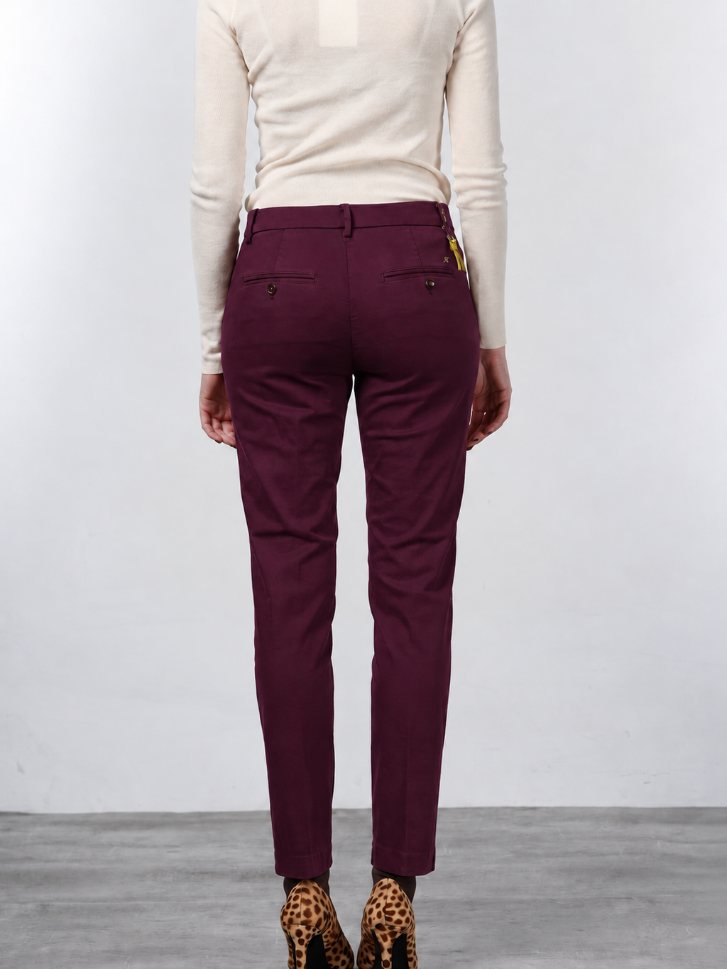 New York Slim women’s chino pants in satin with slim fit ①
