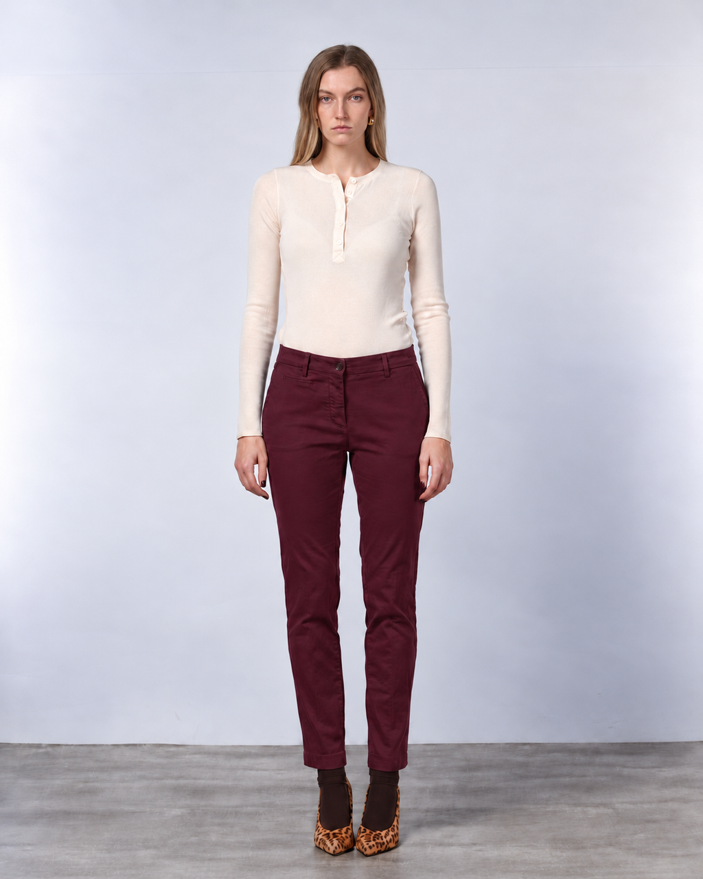 New York Slim women’s chino pants in satin with slim fit ①

