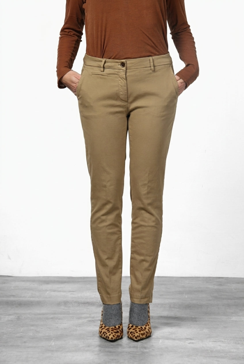 New York Slim pantalón chino de mujer en raso slim fit ①