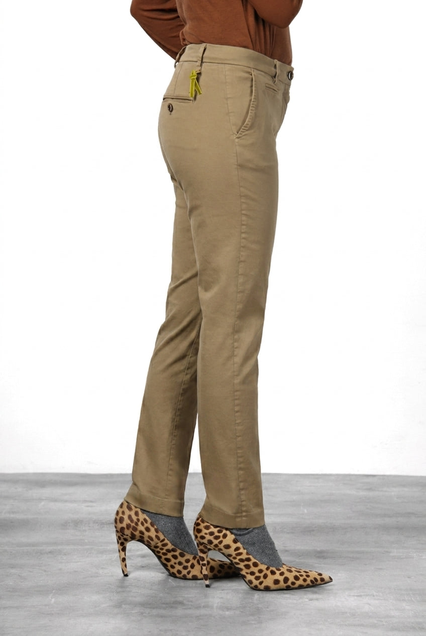 New York Slim pantalón chino de mujer en raso slim fit ①