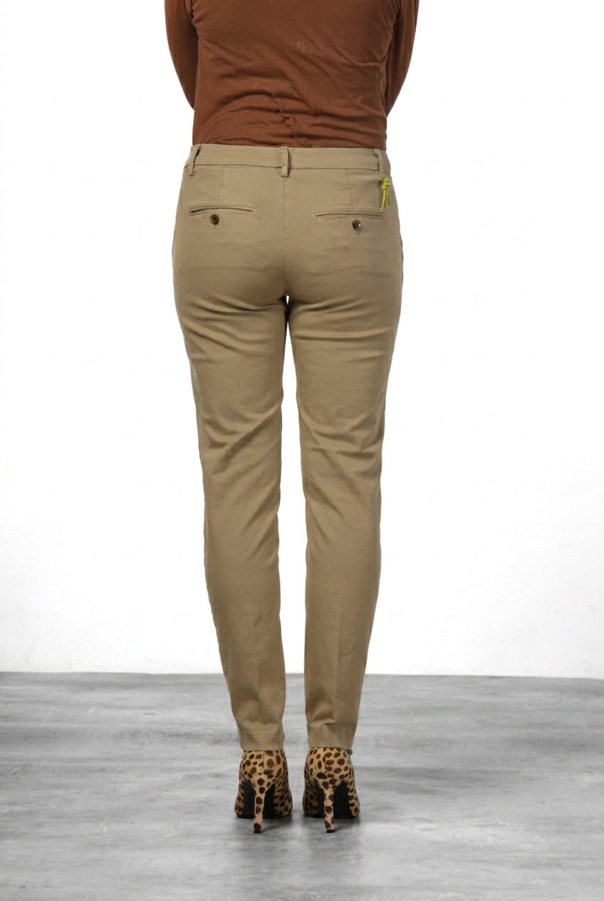 New York Slim pantalón chino de mujer en raso slim fit ①