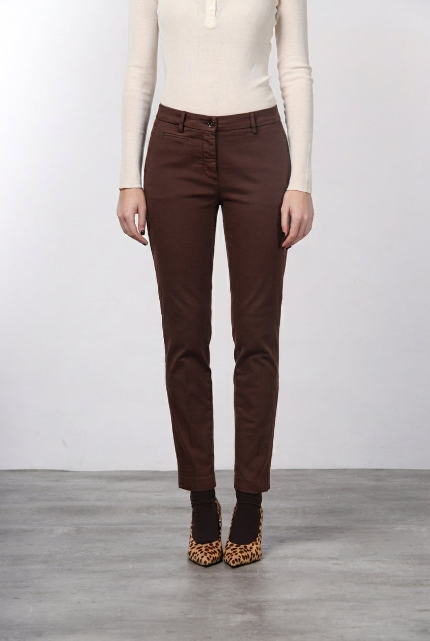 New York Slim pantalón chino de mujer en raso slim fit ①