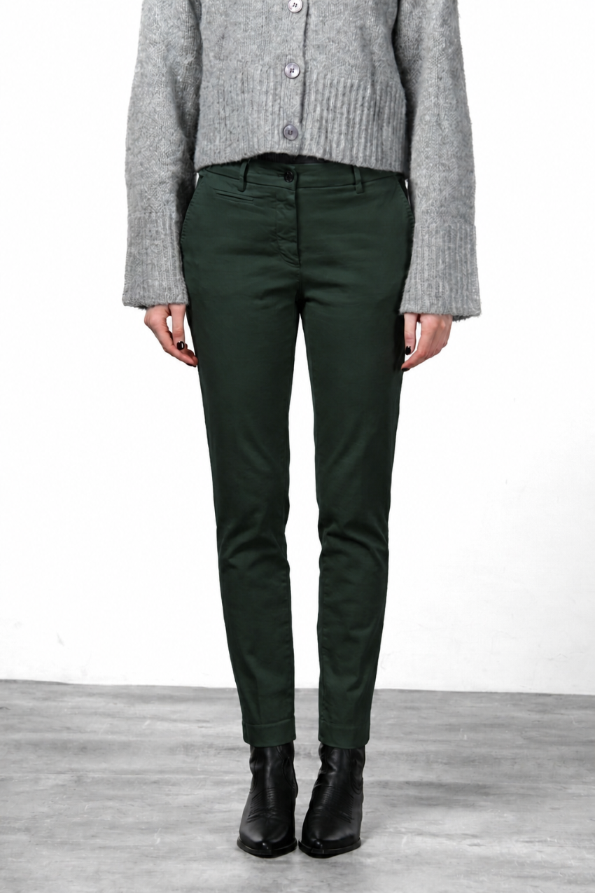 New York Slim pantalón chino de mujer en raso slim fit ①
