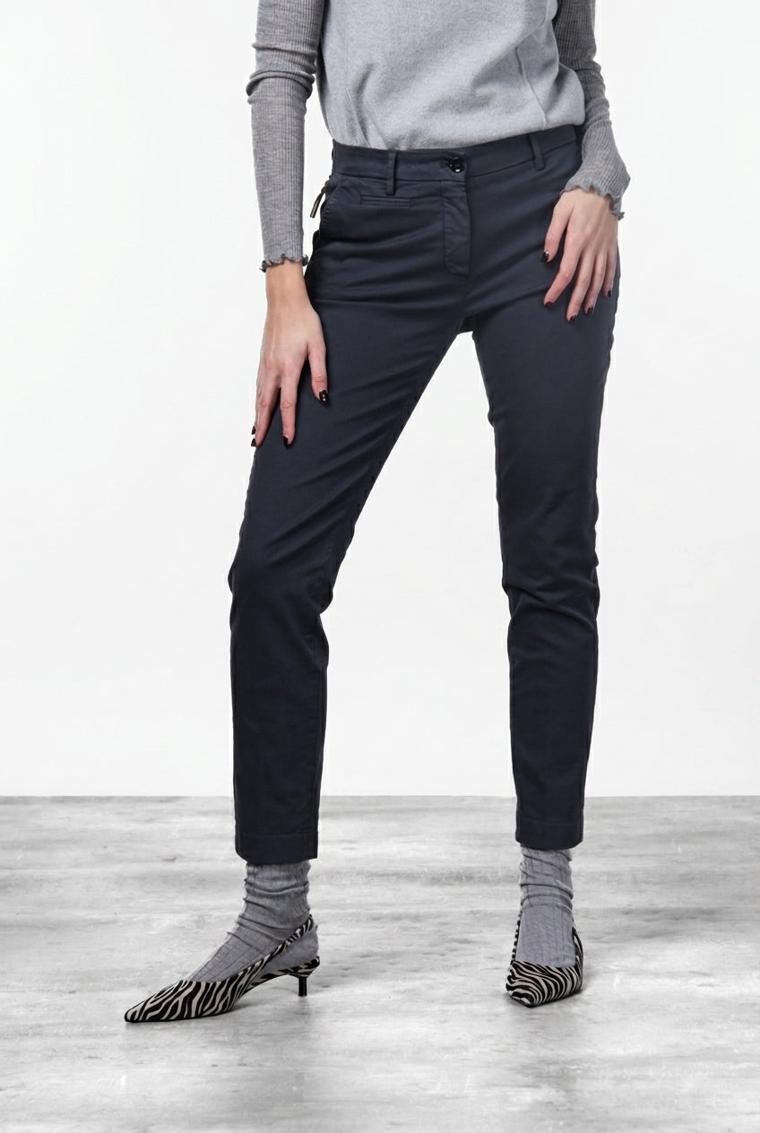 New York Slim Chinohose für Damen aus Satin mit slim fit ①