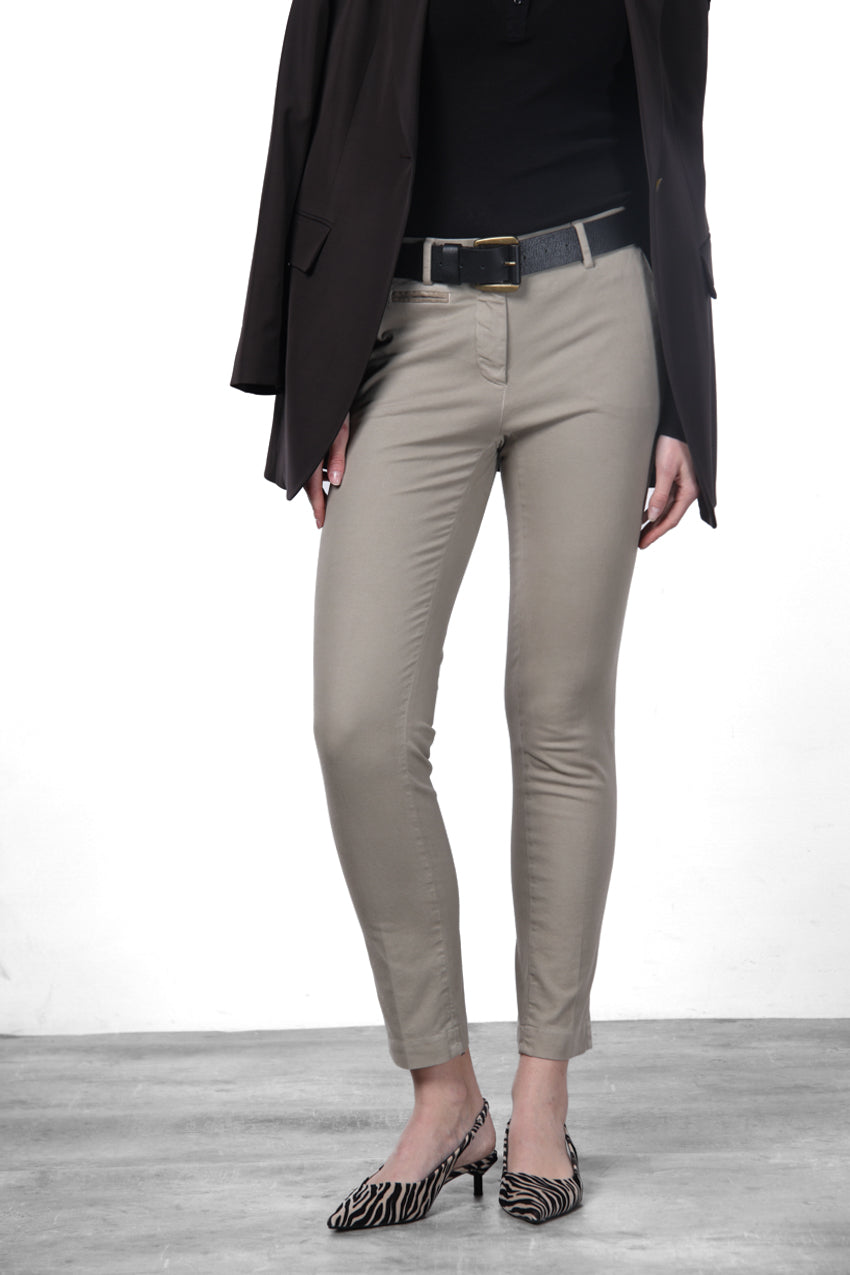 New York Slim Chinohose für Damen aus Satin mit slim fit ①
