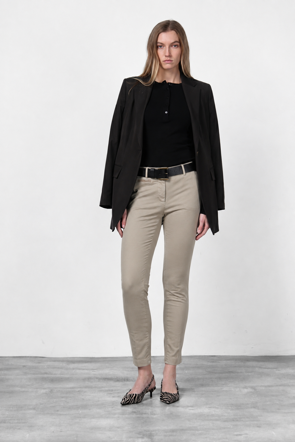 New York Slim pantalón chino de mujer en raso slim fit ①
