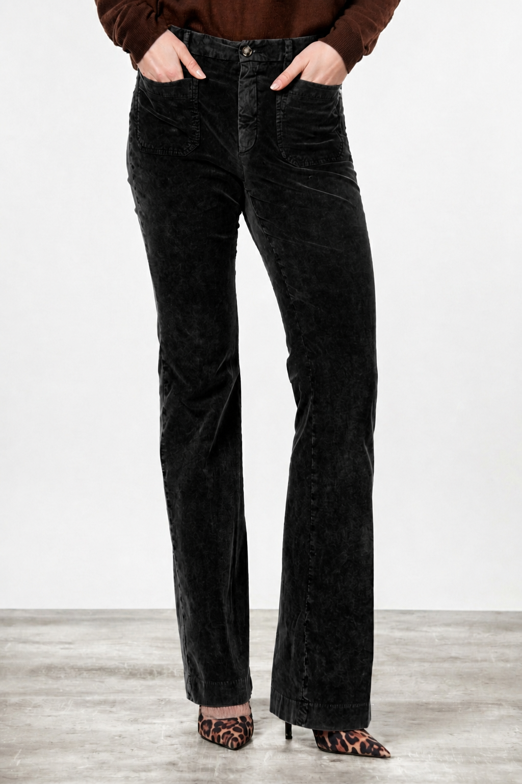 New York Flare Chinohose für Damen aus 1000-Rippen-Samt mit slim fit
