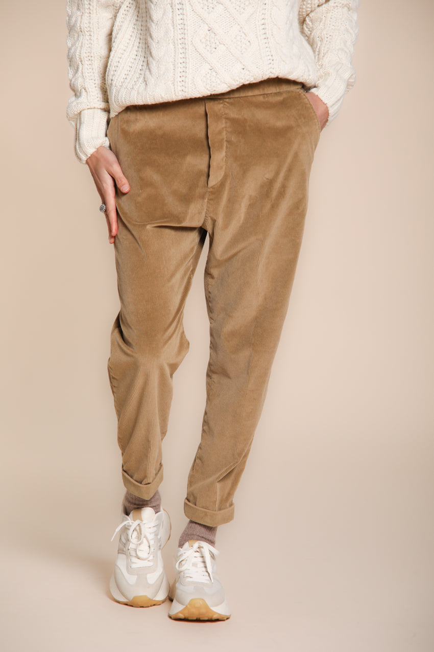 Foto 1 Malibu Jogger City pantaloni chino donna in velluto a coste relaxed fit