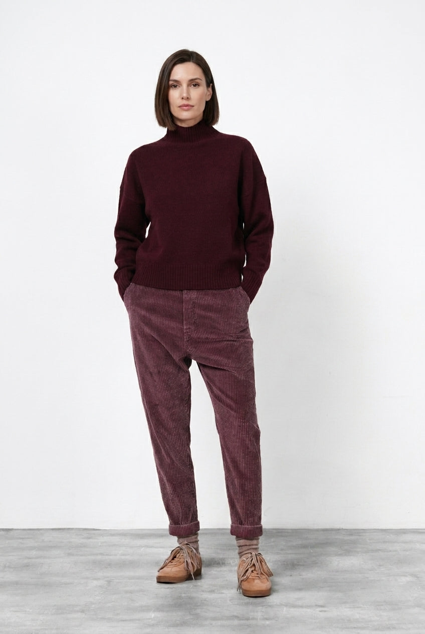Malibu Jogger City women’s chino pants in wide-wale velvet with relaxed fit

