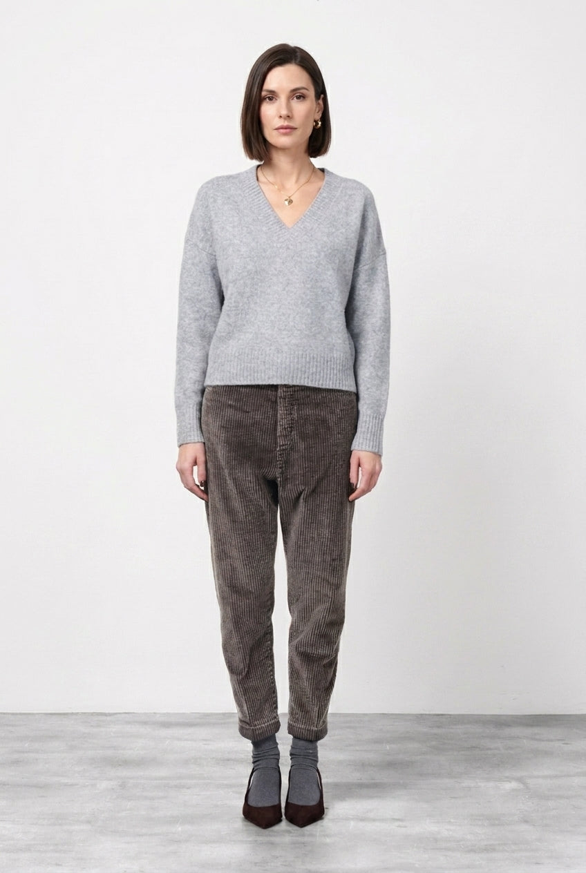 Malibu Jogger City women’s chino pants in wide-wale velvet with relaxed fit
