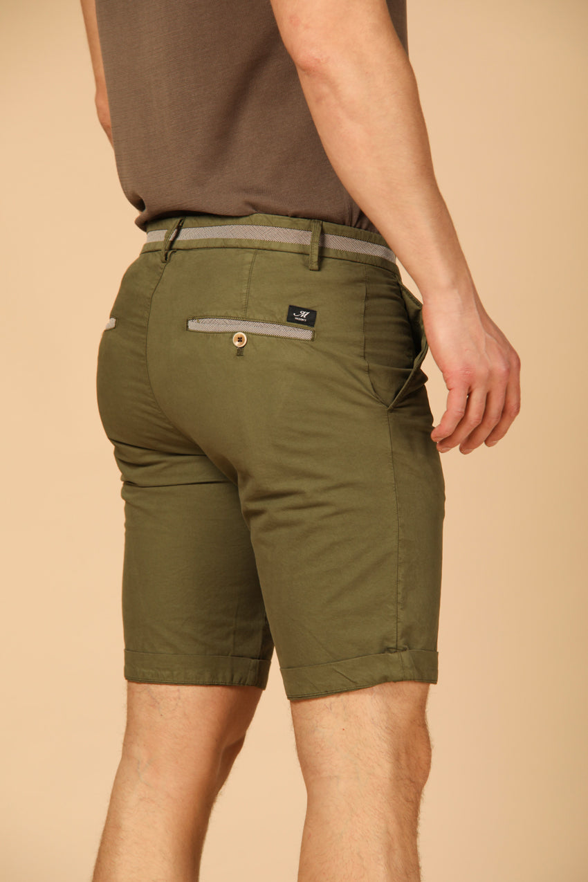 Image 4 du bermuda chino homme modèle Torino University en vert, coupe slim de Mason's