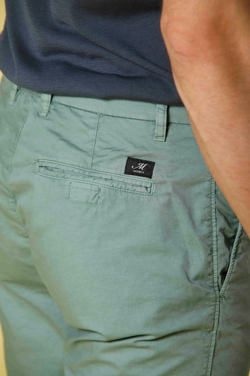 Image 2 du bermuda chino homme en gabardine stretch couleur vert menthe modéle London par Mason's