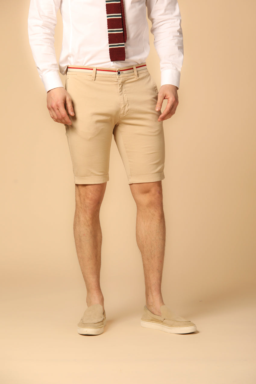 immagine 2 di bermuda chino uomo modello London Summer in kaki scuro fit regular di Mason's