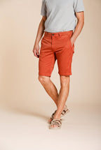 London bermuda chino hombre en gabardina stretch regular fit ①