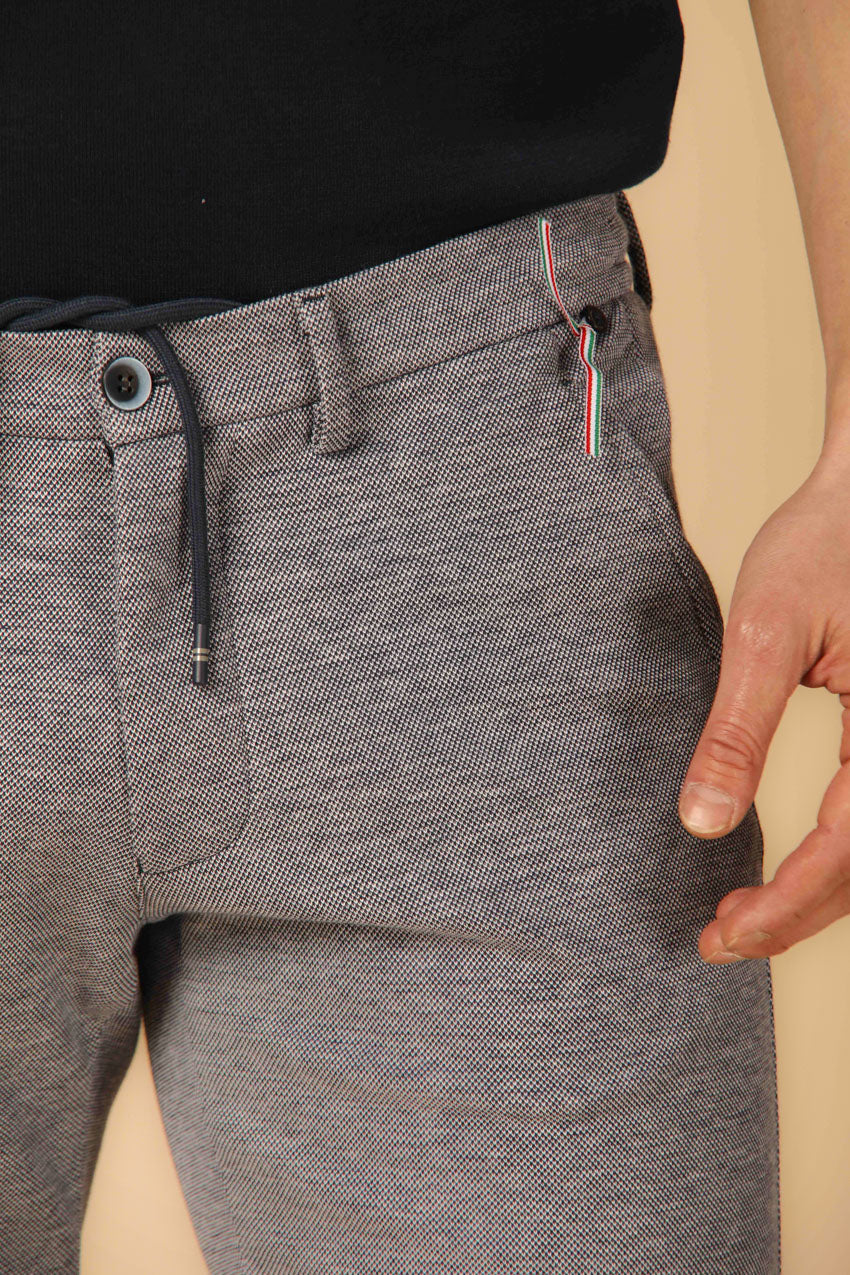 immagine 3 di bermuda chino jogger uomo modello Torino Jog 1, colore blu navy fit slim di Mason's