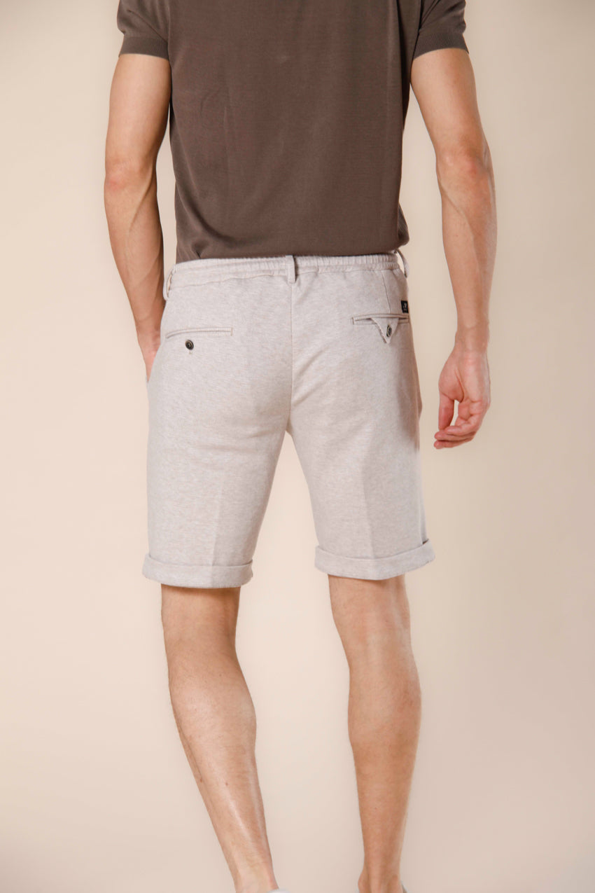 Immagine 4 di bermuda chino jogger uomo in piquet di cotone double face beige slim fit modello Torino Jog 1 di Mason's